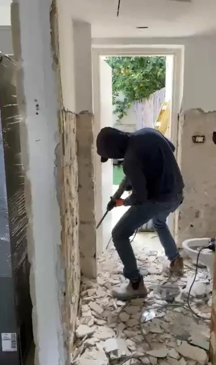 Travaux de démolition au début d'une rénovation
